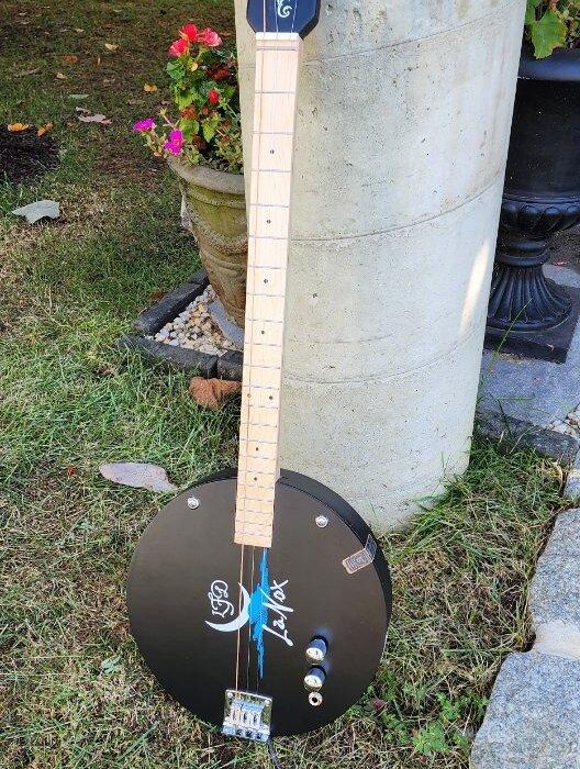 round cigar box guitar