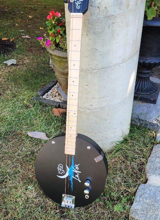 round cigar box guitar