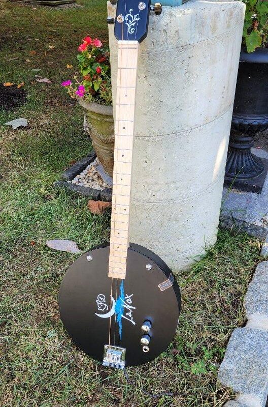 round cigar box guitar